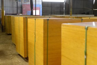 建筑鐵紅面模板施工專用木模板